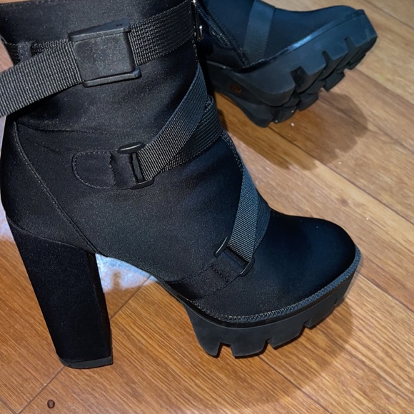 Boots - Picture 4 of 4